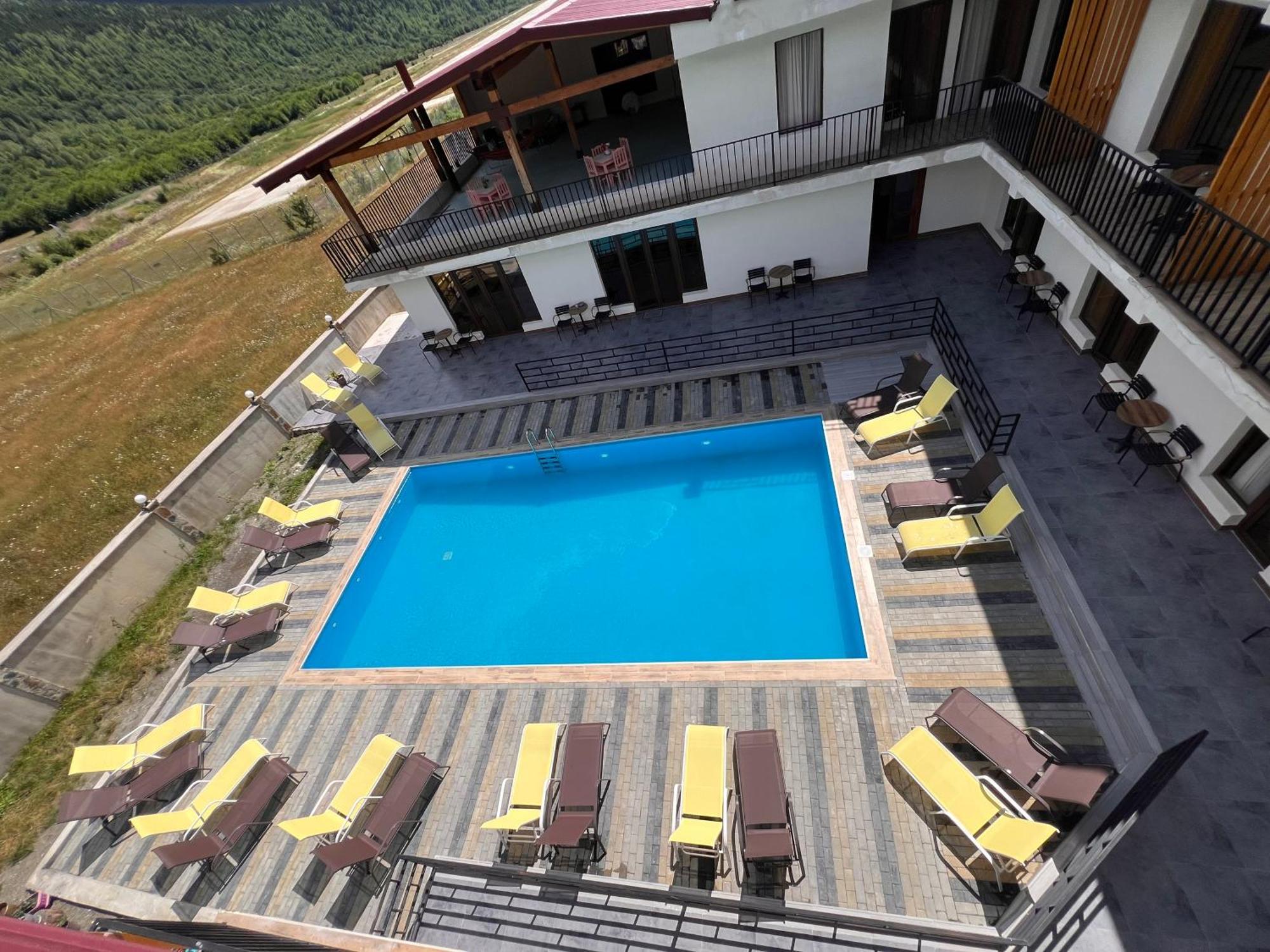 Anne'S Hotel In Mestia Extérieur photo